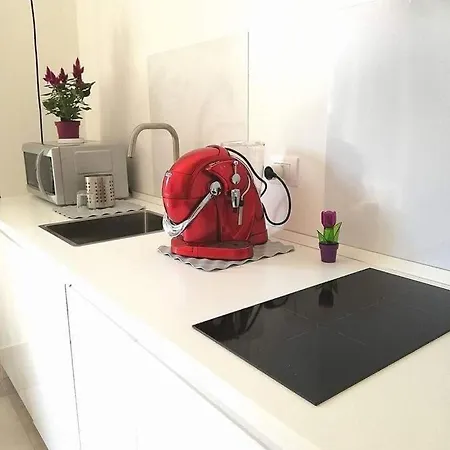 Lalli's Flat آتْشّي كاستيلّو