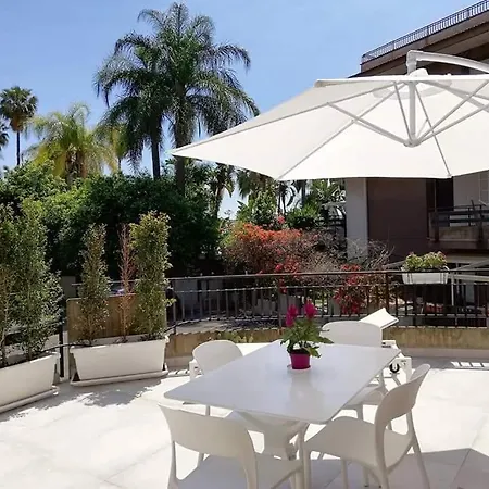 Lalli's Flat * Aci Castello